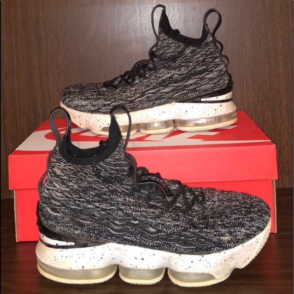 nike lebron 15s